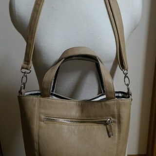 肩かけバッグとポーチのセット