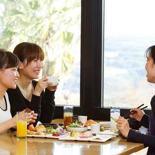 フィットネス、温泉使用無料！ホテルレストランスタッフ募集！の画像