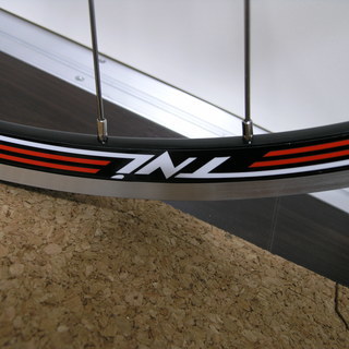 (新品)クロスバイク用 軽量手組ホイール 前後セット 新品タイヤ付き エンド幅135mm Deoreハブ TNIリムの画像