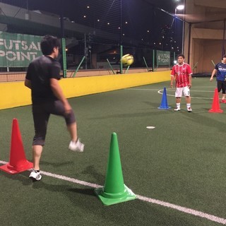 大人のためのフットサル教室の画像