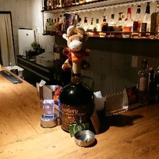 ショットバーのカウンターで！の画像