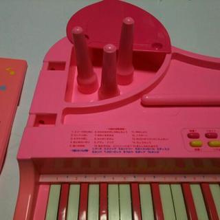 ハローキティビアノの画像