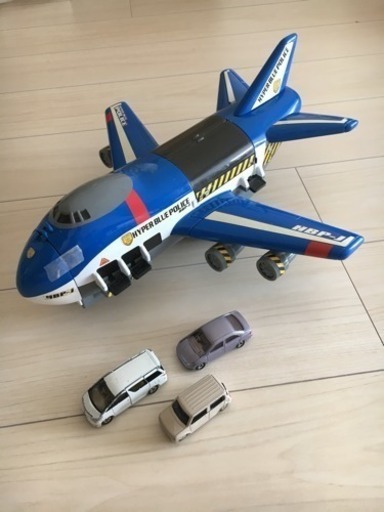 値下げ！ミニカー3台付きトミカ ハイパーブルーポリス カーゴジャンボ 飛行機