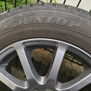 スタットレスタイヤ 175/65R15の画像