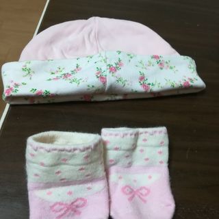 ベビーGAP帽子とミキハウス靴下