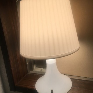 IKEAのテーブルランプの画像