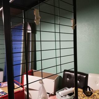 レトロな衣装ハンガー+引き出し収納の画像