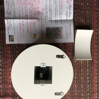 プリザーブドフラワーの時計（置物）の画像