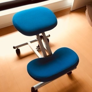 姿勢を正す椅子【パソコン用など】の画像