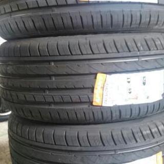 サマータイヤ、215/35R18、4本　44000円～　交換工賃...