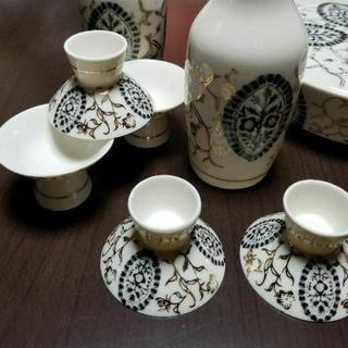 お値下げ徳利と、おつまみ入れです

の画像