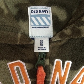 OLD NAVY 迷彩パーカー 5Tの画像