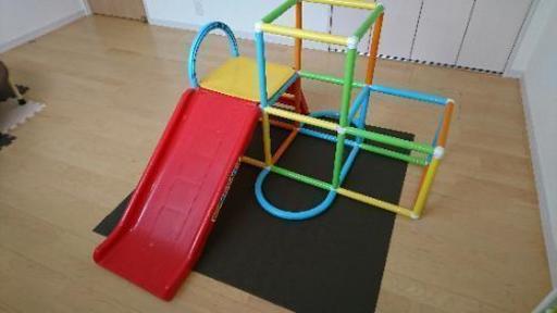 アンパンマンの滑り台付きジム