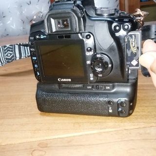 ⭐レンズを追加しました　デジタル一眼レフ入門機⭐Canon eos kiss digital X　バッテリーグリップ付きの画像