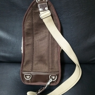 ボディバッグ　FICCE,BRAVE　 美品の画像