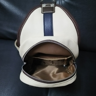 ボディバッグ　FICCE,BRAVE　 美品の画像