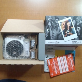 ※値下げ　☆　富士フィルム　チェキ　instax mini70N　ホワイト　新品・未使用　☆の画像