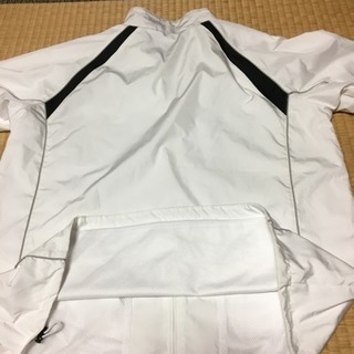 ellesse  ウィンドブレーカーの画像