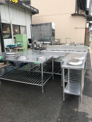 業務用ステンレスシンクや作業台等