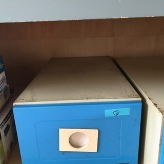 衣装ケース2個 0円 スチール製 取りに来て下さる方の画像