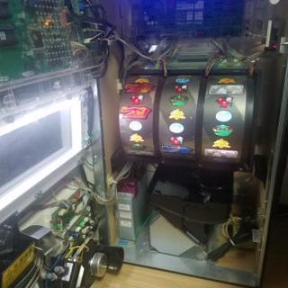 スロットマシーン