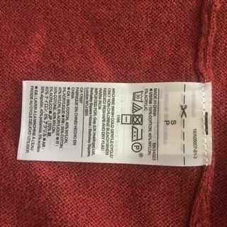 新品未使用 GAPえんじ色カーディガンの画像