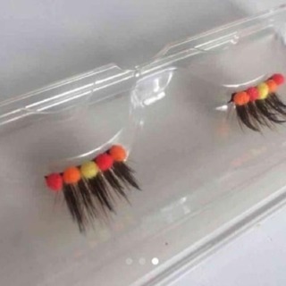 シュウウエムラ　ポンポンつきつけまつげ