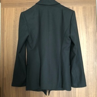 黒ジャケットの画像