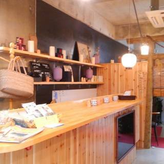 石垣島・ユーグレナモール内の綺麗な激アツ店鋪！　飲食可！　近隣に駐車場　一台可能 - 石垣市