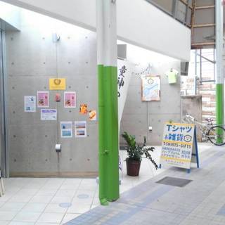 石垣島・ユーグレナモール内の綺麗な激アツ店鋪！　飲食可！　近隣に駐車場　一台可能 − 沖縄県