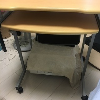 【お譲りします】パソコンデスクの画像