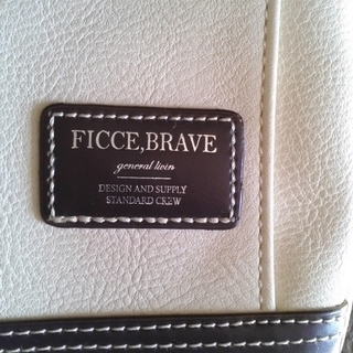 ボディバッグ　FICCE,BRAVE　 美品の画像
