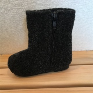 美品❤︎ベビー ショートブーツ もこもこ フェルト 13センチの画像