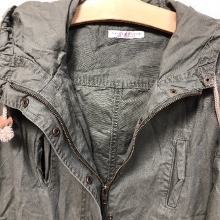 チャイルドウーマンのカーキ色の綿コートの画像