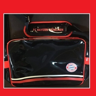 FCバイエルン・ミュンヘンのエナメルショルダーバッグ★新品未使用の画像