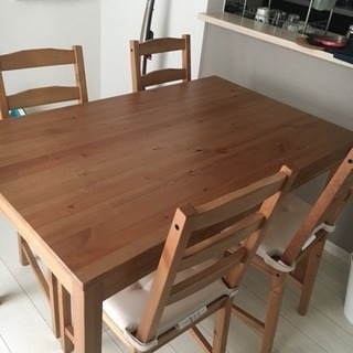 IKEA ダイニングテーブルの画像