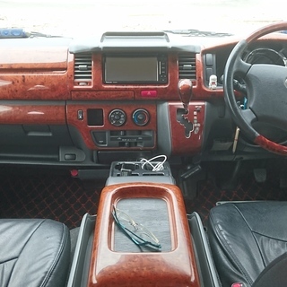 200系ディーゼルS-GL 車中泊 装備品多数ありの画像