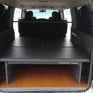 200系ディーゼルS-GL 車中泊 装備品多数ありの画像