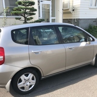 総額13万円、ローン可！車検31年3月のフィット 冬タイヤつき！希少ゴールドの画像