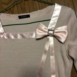 美品  リボン付き薄手ニットの画像
