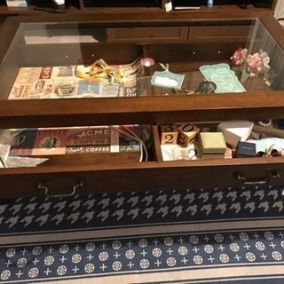 オシャレなガラス面ありのローテーブルの画像