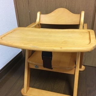 無料☆カトージ 折りたたみ可！ テーブル付きローチェアの画像