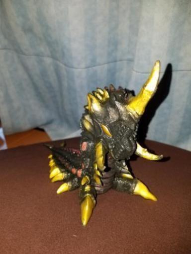 ウルトラマン　ペトラ幼虫