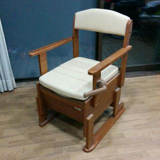 介護イス　家具調トイレ自立6型DX の画像
