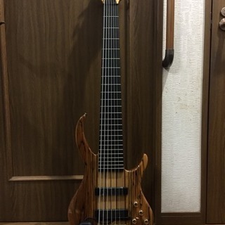 tanatos 7弦ベース ライブでかなり目立ちます！の画像