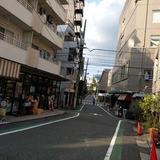 ◆路面店舗物件◆ドンキホーテから30秒！40㎡30万。人気の波が...