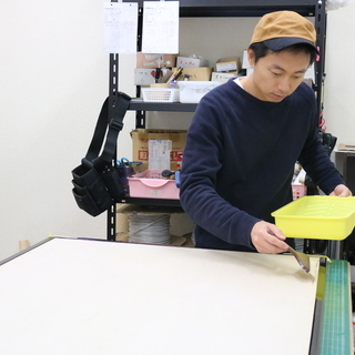 未経験　週2日でも可　工房内で建具の張替えスタッフの画像