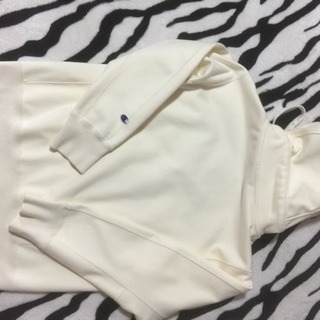 値下げしましたchampionチャンピオンパーカーの画像