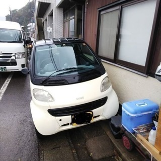 smart、二人乗り軽自動車、白色の画像