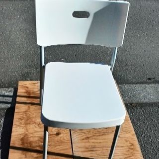 樹脂の座面背もたれパイプ椅子